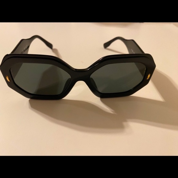 Tory Burch Sunglasses - Picture 5 of 8